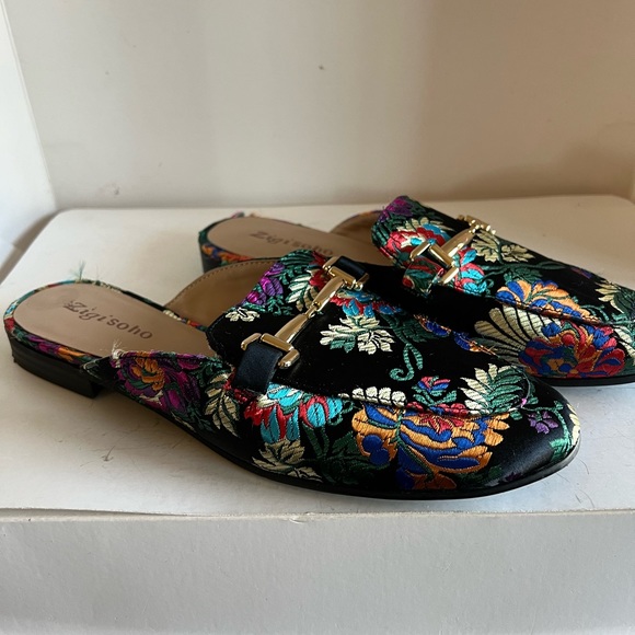 Brocade buckle flat mule shoe - Picture 8 of 9